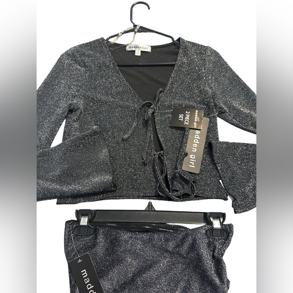 Madden Girl 2-piece set features a shimmering, glittery black finish skirt/top S - Picture 3 of 5
